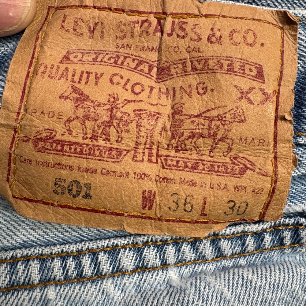 Vintage Levis 501 Jeans Men 36x30 (34) Blue Made USA Button Fly Light Wash VTG - Picture 8 of 12